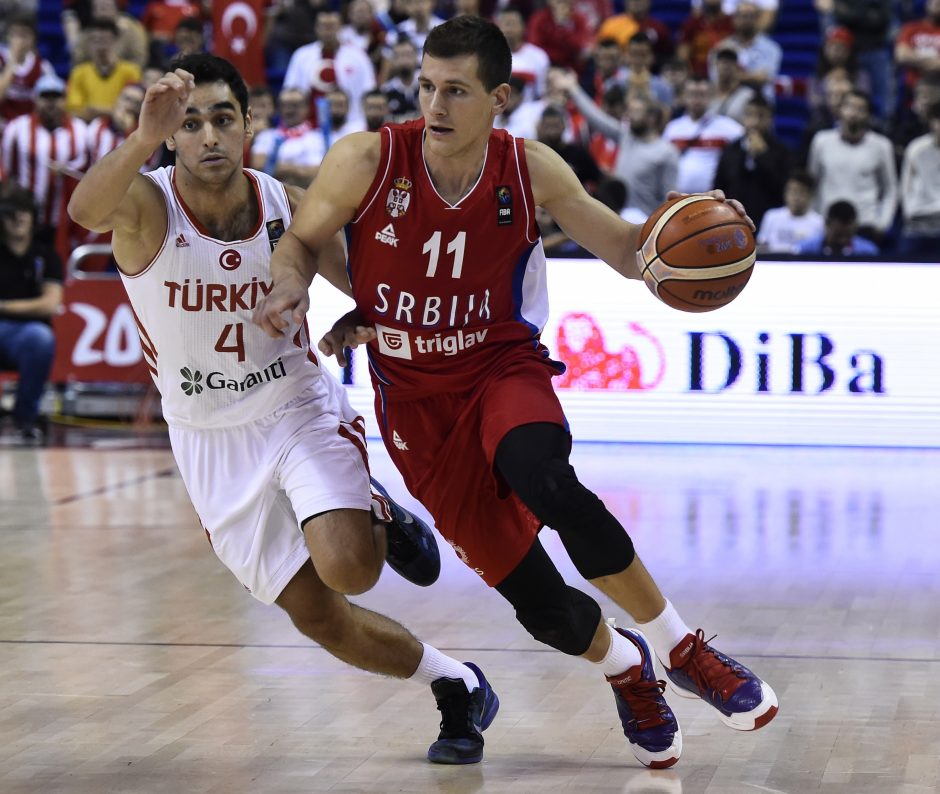 Be pralaimėjimų žengiantys serbai nepaliko šansų Turkijos krepšininkams