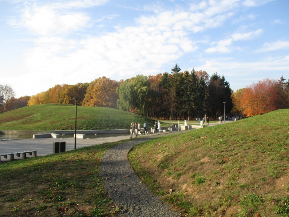 Draugystės parke – bobų vasara besidžiaugiančių kauniečių antplūdis (nuotraukos)