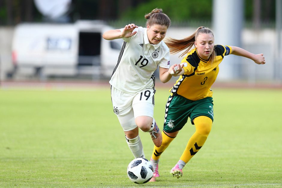Lietuvos merginų futbolo rinktinė Europos čempionatą baigė neįmušusi įvarčių