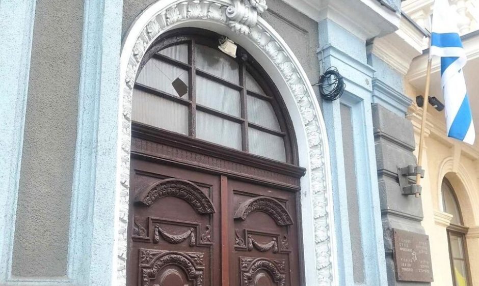 Policija pradėjo tyrimą dėl išdaužto Lietuvos žydų bendruomenės pastato lango