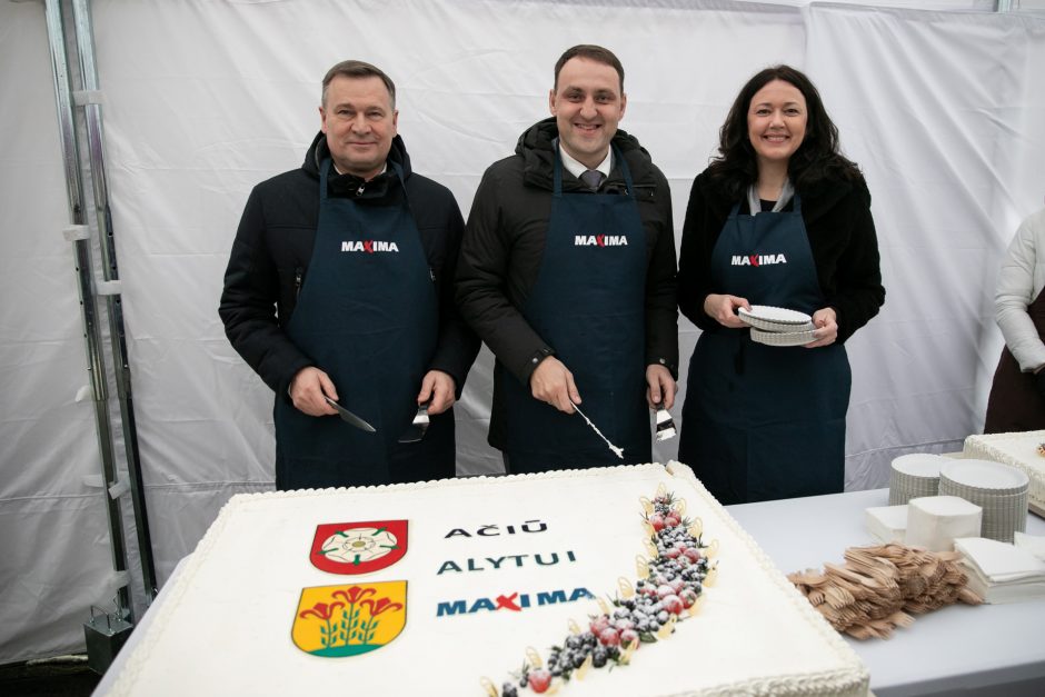 „Maxima“ sako „Ačiū“ alytiškiams: dėkoja krašto gamintojams ir vaišina tortais