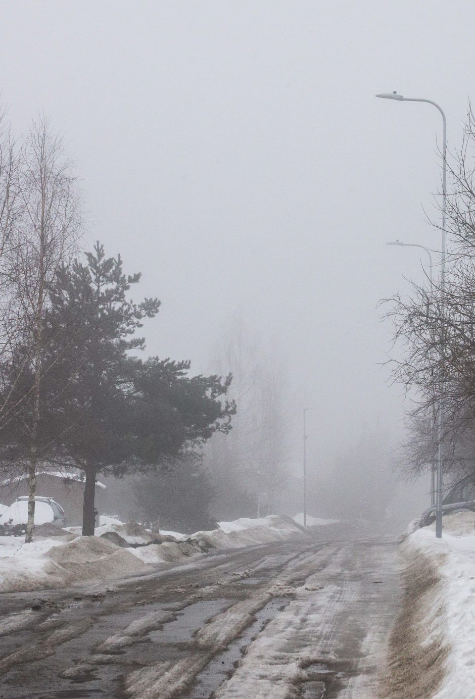 Naktį eismo sąlygas sunkins plikledis, snygis ir rūkas