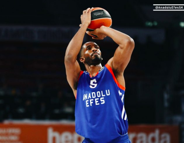 „Anadolu Efes“ krepšininkai įveikė Bambergo ekipą