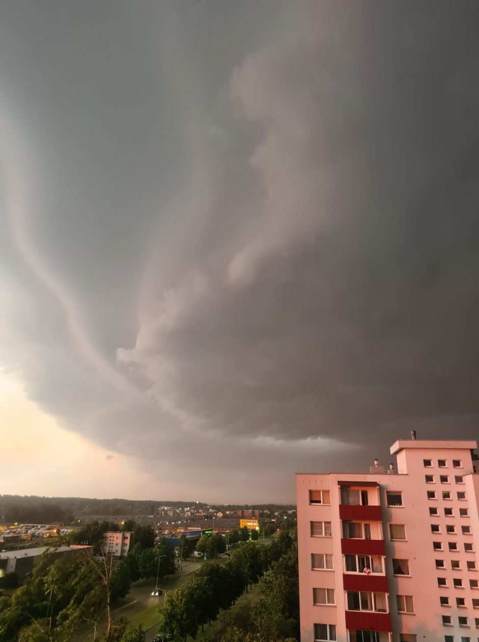 Per Jonines Kauną užklupo škvalas