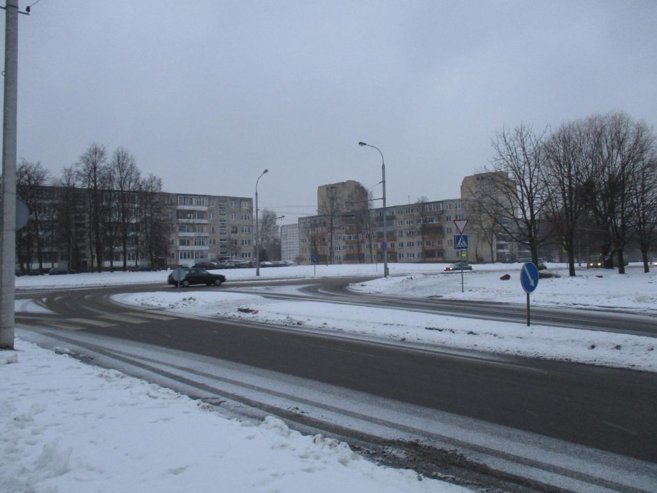 Kelininkai įspėja: naktį eismo sąlygas sunkins snygis, galima pūga