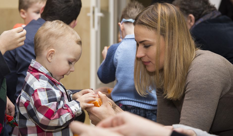 Garsūs aktoriai vilniečiams dovanojo kalėdines egles