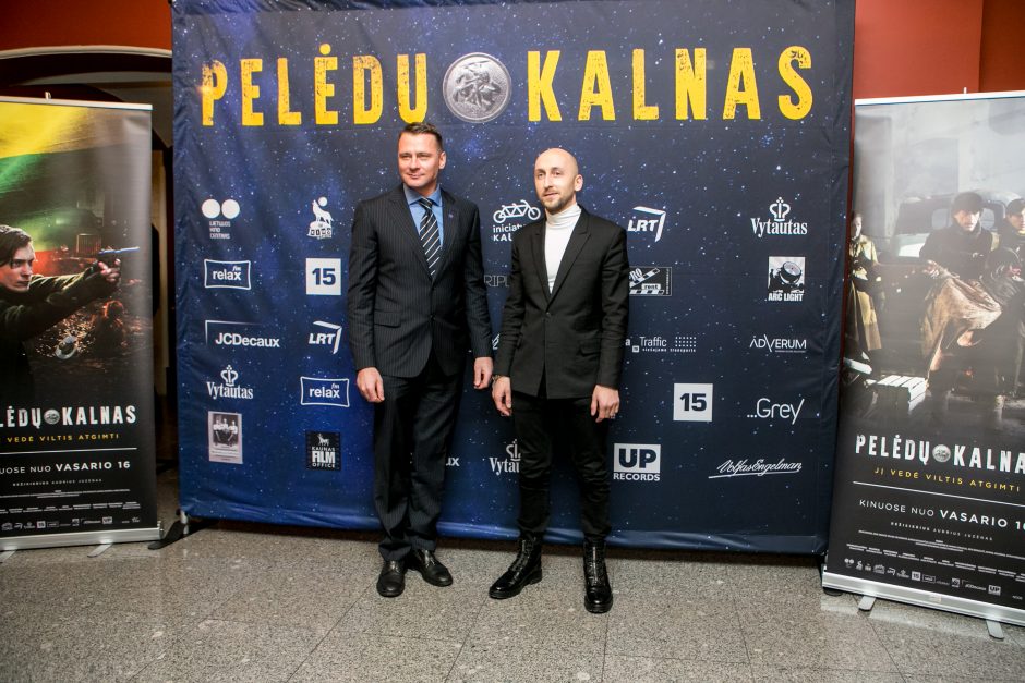 „Pelėdų kalno“ premjera Kaune be A. Juzėno, bet su broliais Ballais