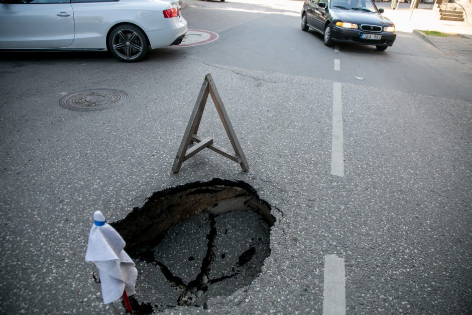 Smegduobė miesto centre ir toliau baugina vairuotojus