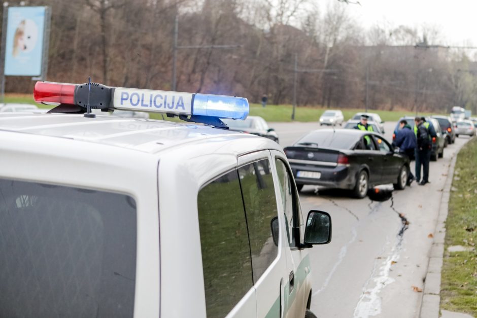 Kalniečiuose – trijų automobilių avarija, nukentėjo du žmonės