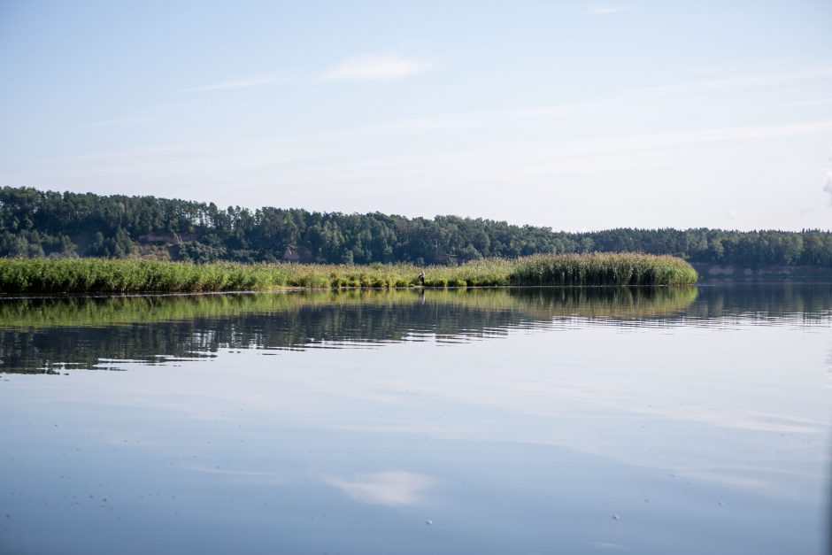 Kauno marių saloje robinzonai valgė kirmėles