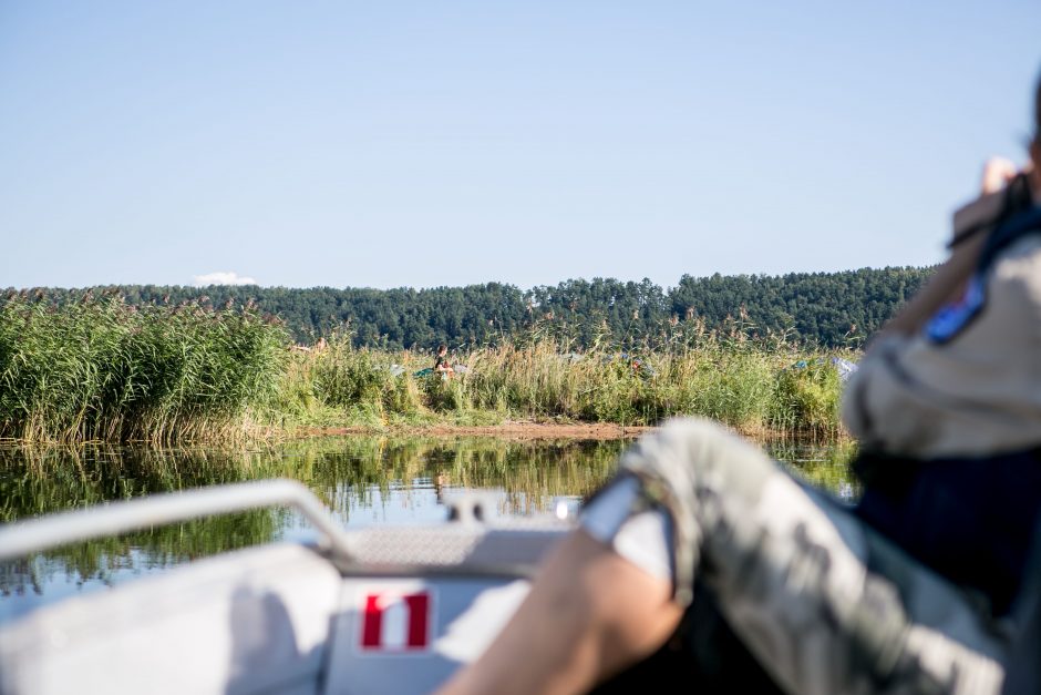 Kauno marių saloje robinzonai valgė kirmėles