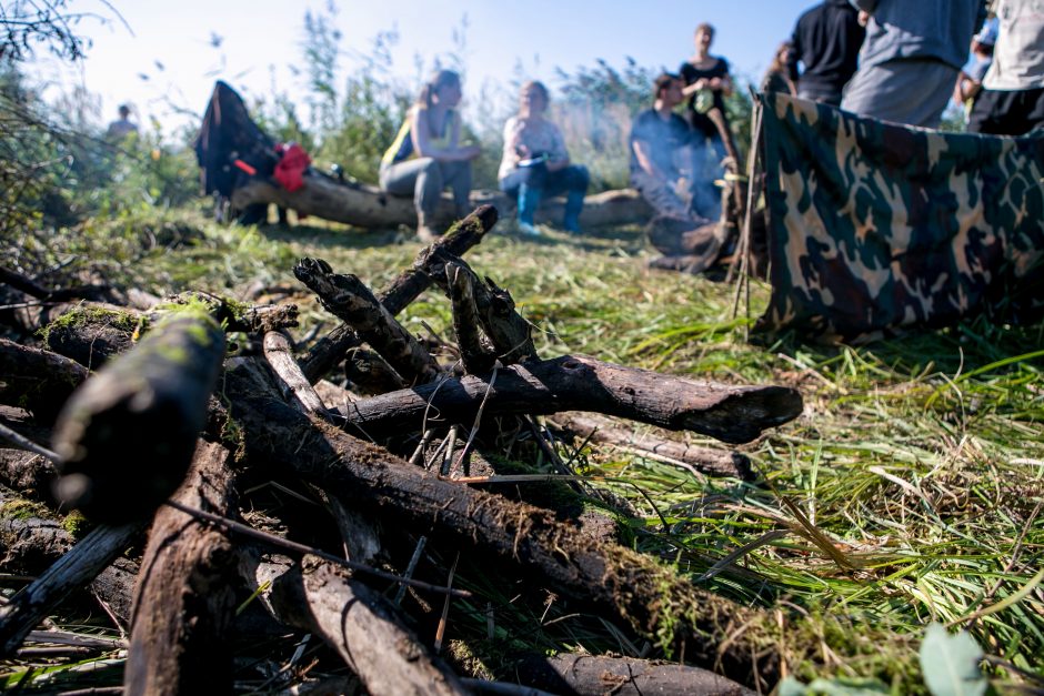 Kauno marių saloje robinzonai valgė kirmėles