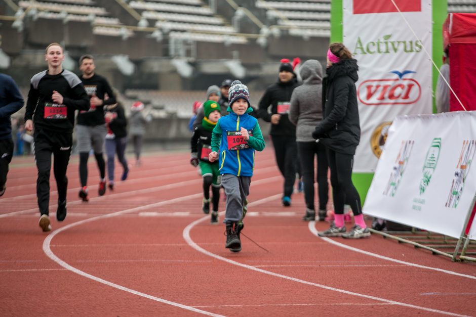 „Naujametinis Ąžuolyno bėgimas“ pranoko lūkesčius – sulaukė 1000 dalyvių