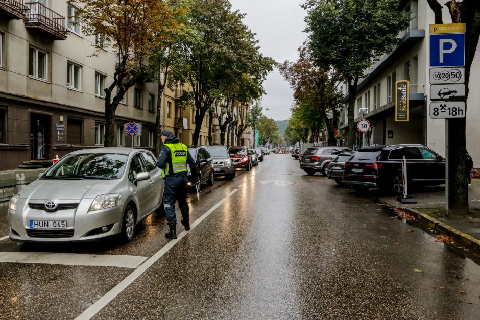 Nutrūkę troleibusų linijos laidai paralyžiavo Kęstučio g. eismą