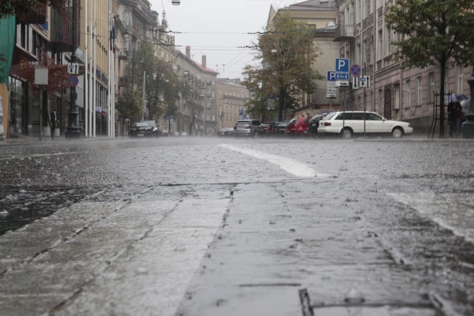 Ketvirtadienį Vilnių merkė stipri liūtis