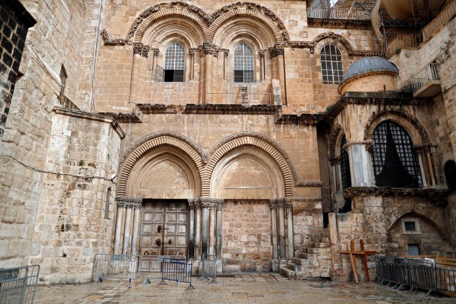 Jeruzalės Šv. Kapo bazilika antrą dieną uždaryta lankytojams