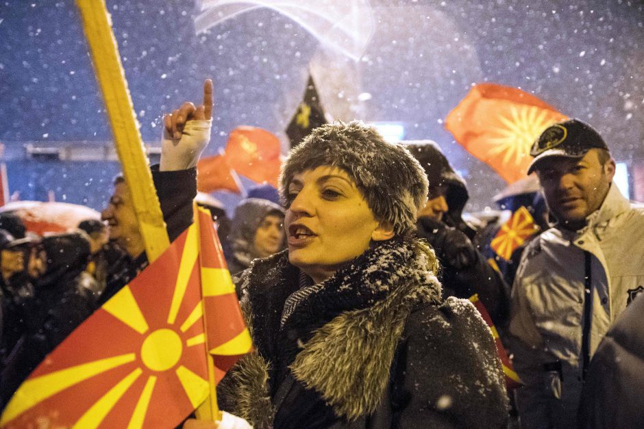 Tūkstančiai makedonų protestavo prieš planus keisti šalies pavadinimą