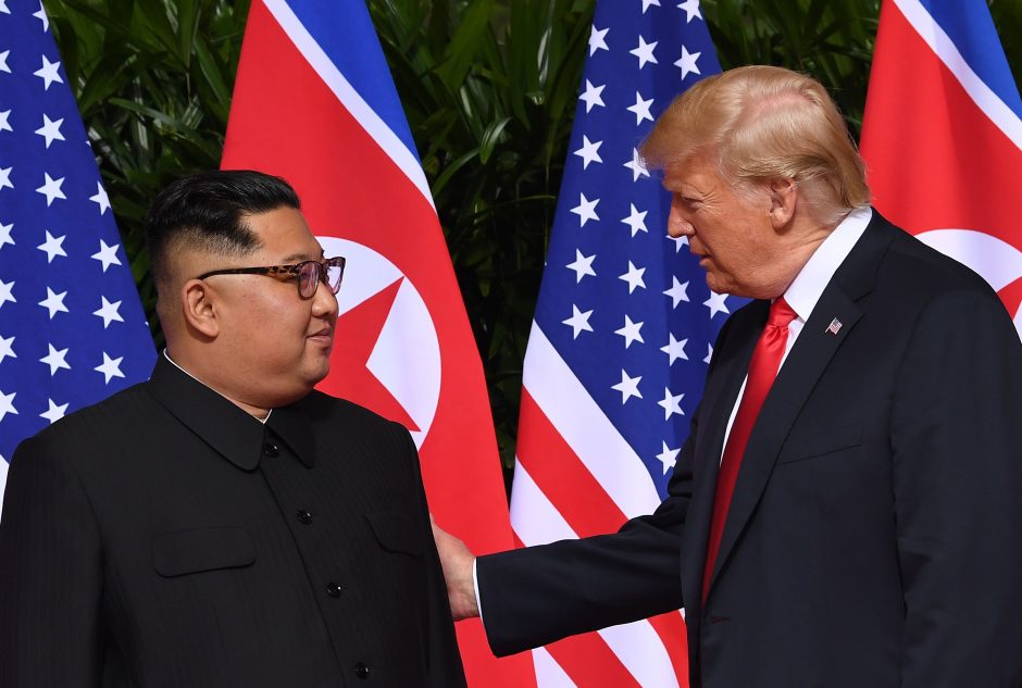 D. Trumpas ir Kim Jong Unas pasirašė svarbų dokumentą: paaiškėjo jo detalės