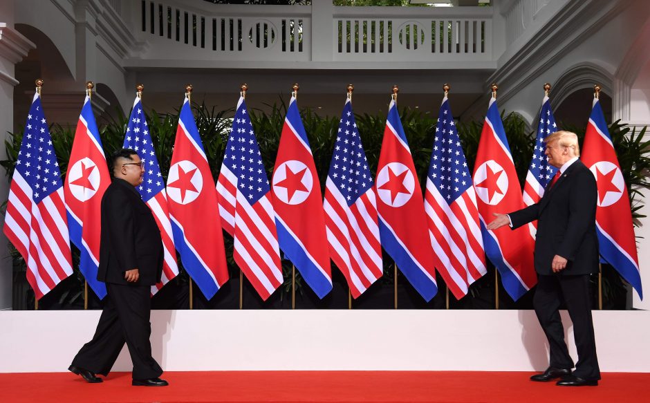 D. Trumpas ir Kim Jong Unas pasirašė svarbų dokumentą: paaiškėjo jo detalės