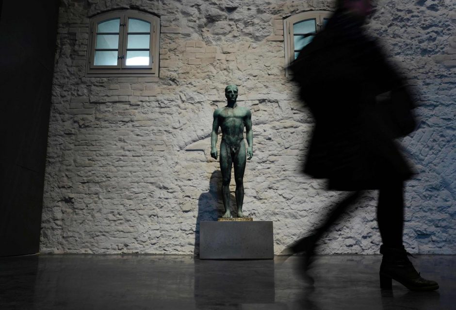 Berlyne eksponuojama atkasta Lenino statulos galva