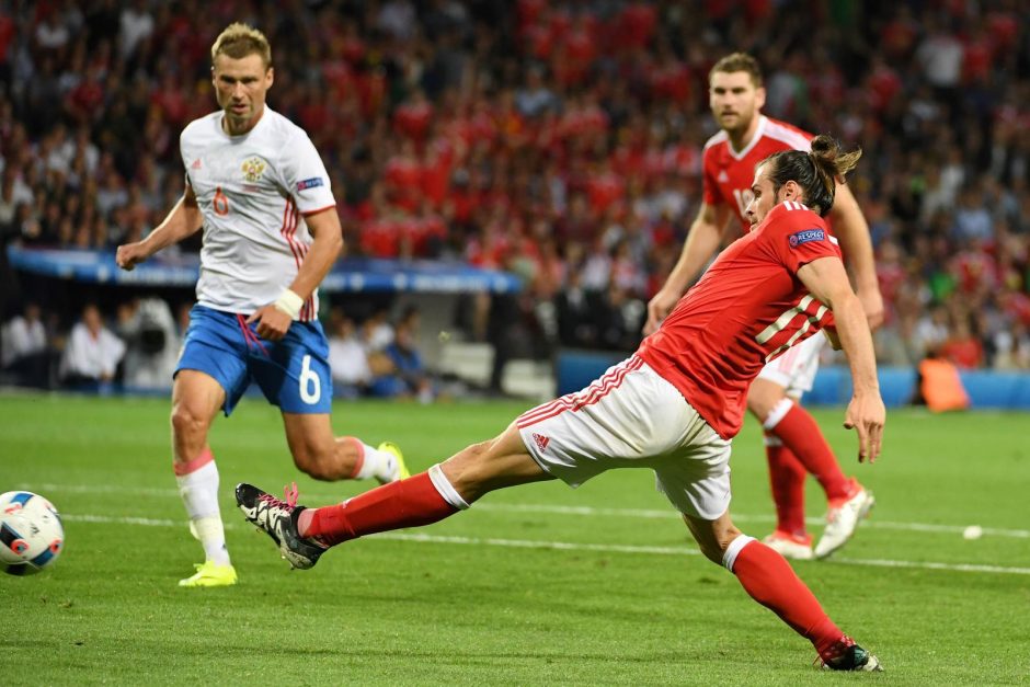 Velsas sutriuškino Rusijos futbolininkus ir žengė į aštuntfinalį