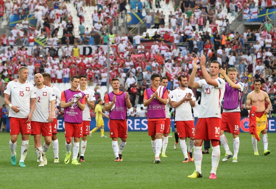 Ukrainos futbolininkai beviltišką pasirodymą baigė pralaimėjimu Lenkijai