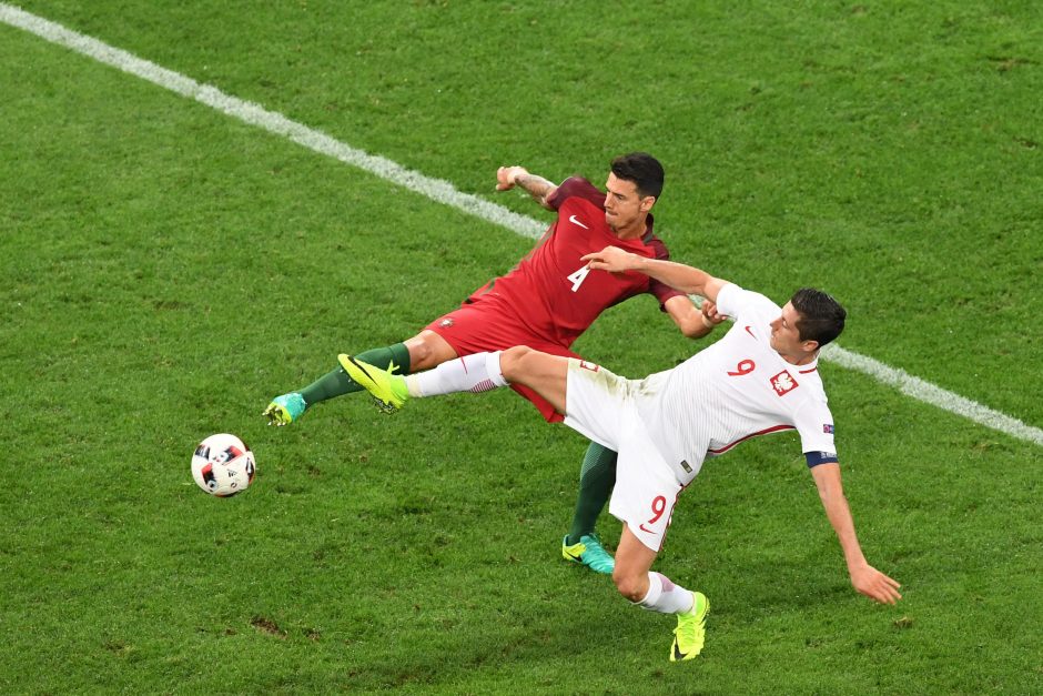 Pirmąja Europos futbolo čempionato pusfinalio dalyve tapo Portugalija