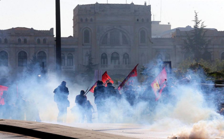 Per atakos Ankaroje metinių protestą – policijos ir aktyvistų susirėmimas