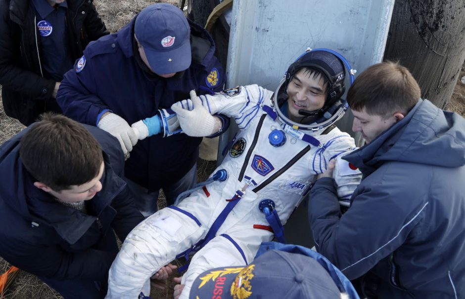 JAV, Rusijos ir Japonijos astronautai saugiai grįžo į Žemę