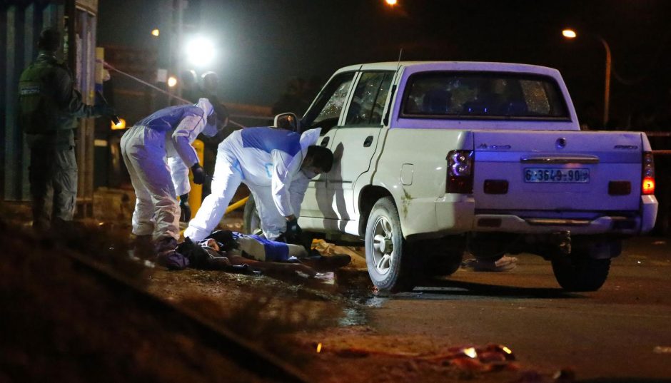 Izraelio kariai nukovė autobusų stotelę taranavusį palestinietį