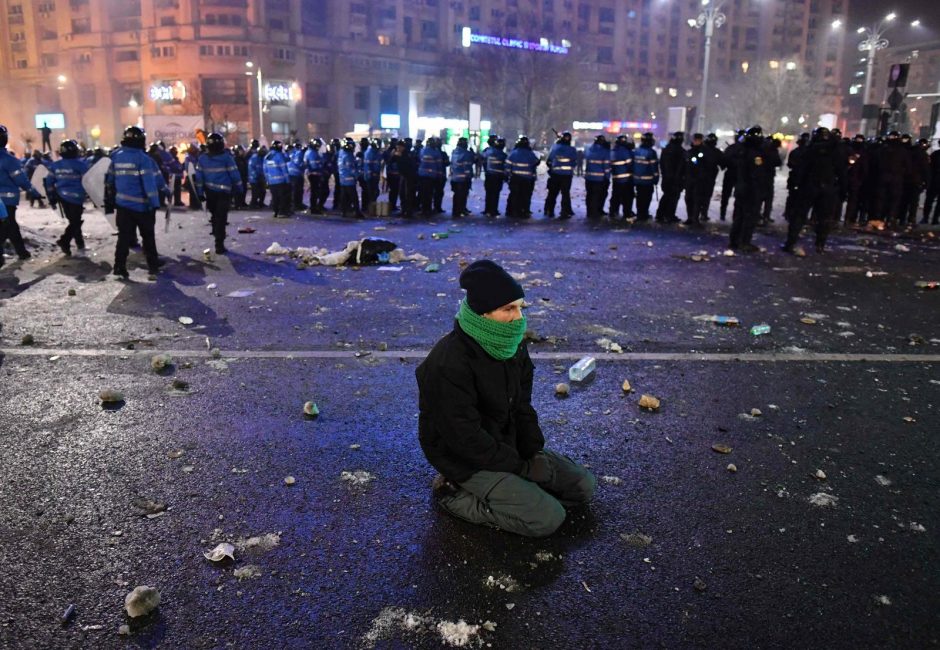 Rumuniją drebina milžiniški protestai