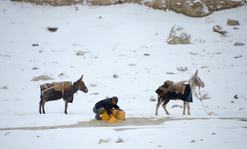 Afganistane sniego lavinos nusinešė daugiau nei 100 gyvybių