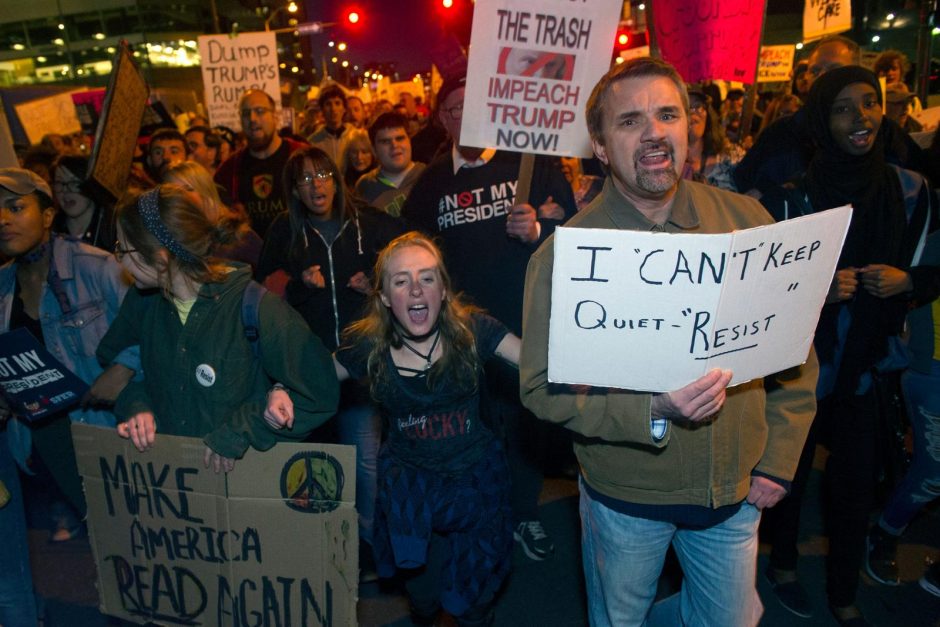 JAV vyko masiniai protestai „Ne mano prezidento diena“