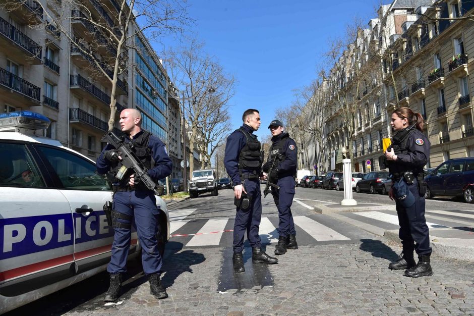 TVF biure Paryžiuje sprogus laiške paslėptam užtaisui sužeista darbuotoja