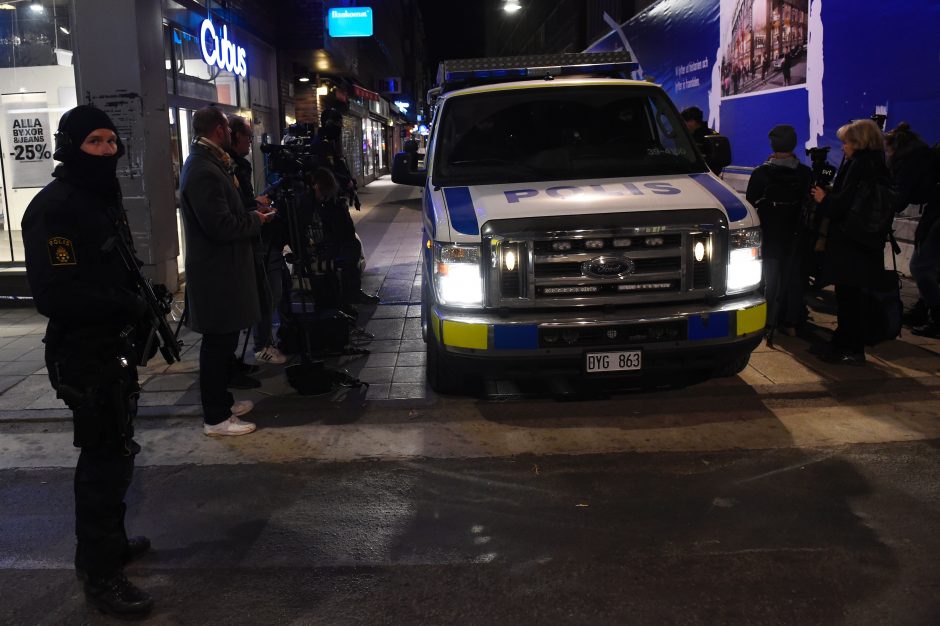 Teroras Stokholme: sunkvežimis rėžėsi į minią, yra aukų