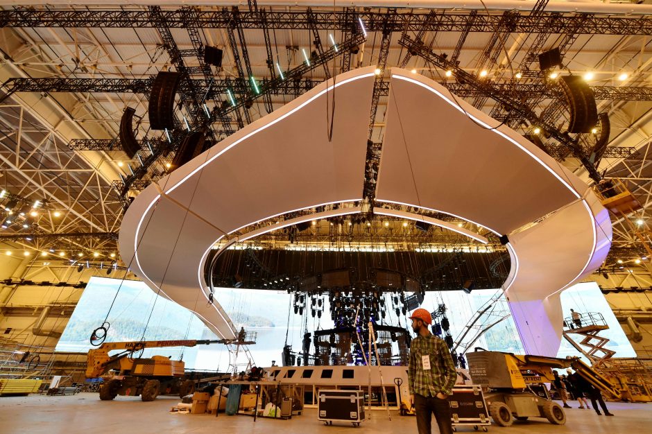 Kijevas ruošiasi „Eurovizijai“: statoma 30 tonų scena