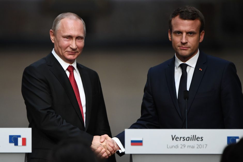 Naujasis Prancūzijos prezidentas susitiko su V. Putinu
