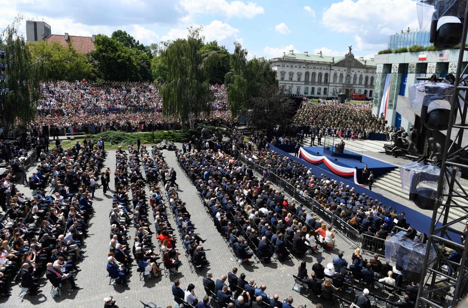 D. Trumpas nusileido Lenkijoje, taip pradėdamas antrąjį savo vizitą Europoje