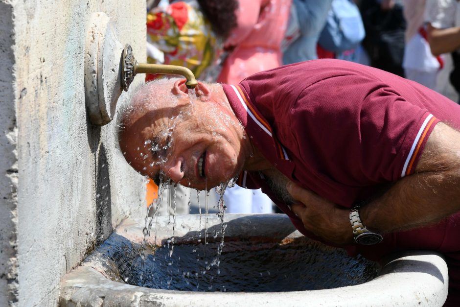 Dėl sausros išjungiami Vatikano Šv. Petro aikštės fontanai 
