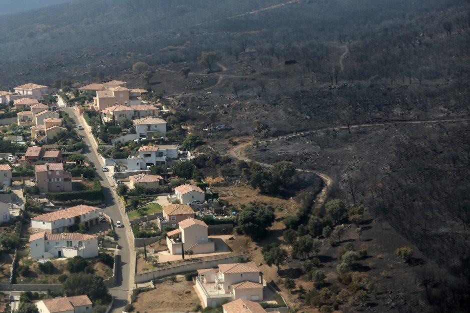 Dėl miško gaisro Prancūzijoje evakuota 10 tūkst. žmonių