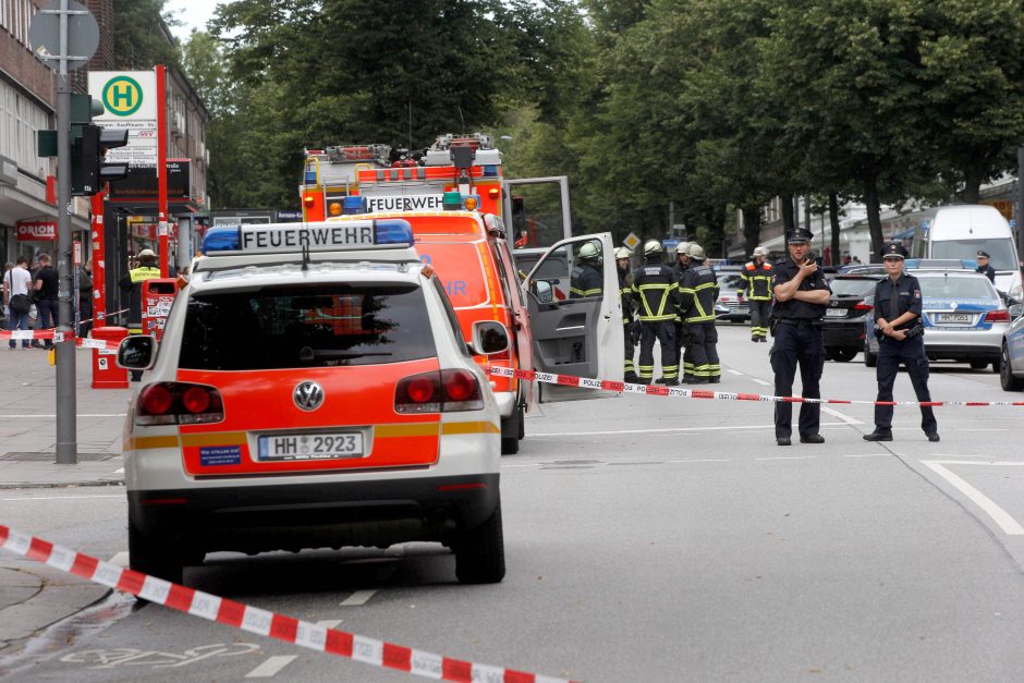 Hamburgo prekybos centre peiliu nudurtas žmogus, dar keli sužeisti