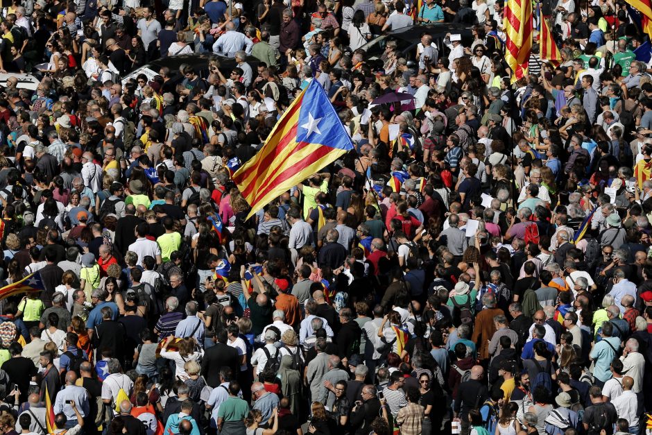 Katalonų vyriausybės pareigūnų sulaikymas įžiebė protestus Barselonoje