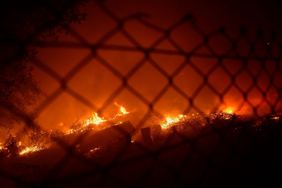 Portugalijoje ir Ispanijoje per miškų gaisrus žuvo mažiausiai 30 žmonių