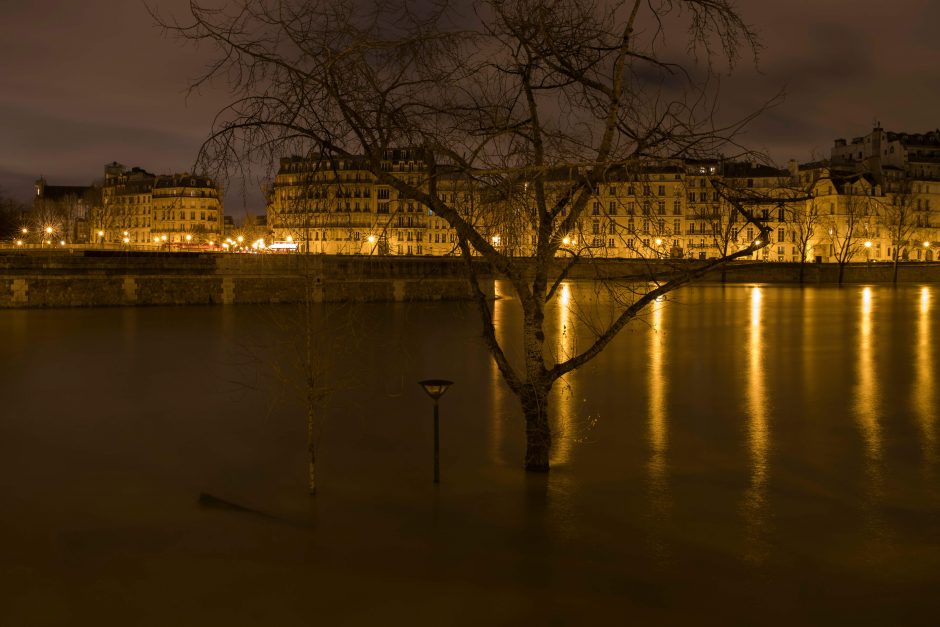 Užlietame Paryžiuje Senos vandens lygis pasiekė piką