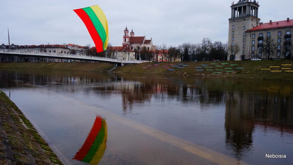 Paskui šventinius aitvarus entuziastams teko pabėgioti