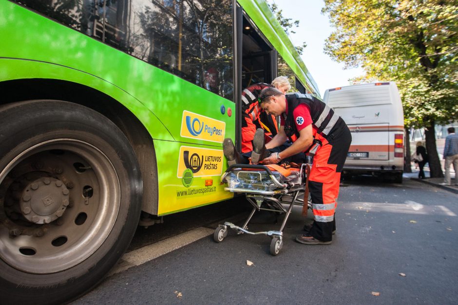 Troleibuso ir autobuso avarijoje – sužaloti keleiviai