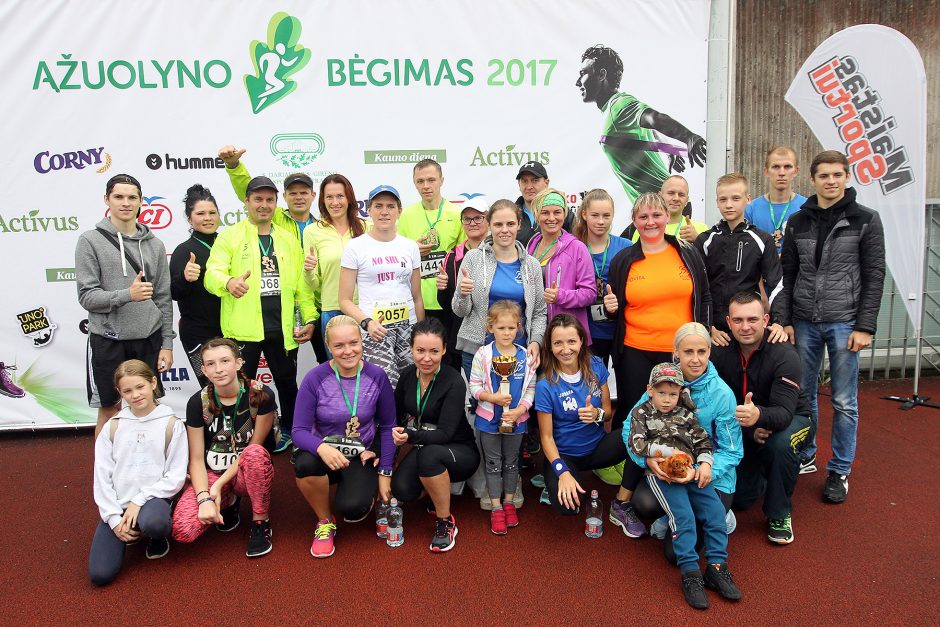 Lietingas ruduo neišgąsdino itin gausaus „Ąžuolyno bėgimo“ dalyvių būrio