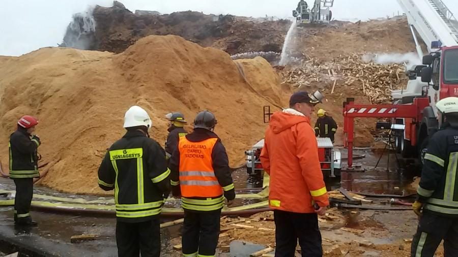 Ekstremali padėtis Radviliškyje išlieka, darbus stabdo pjuvenų kiekis 