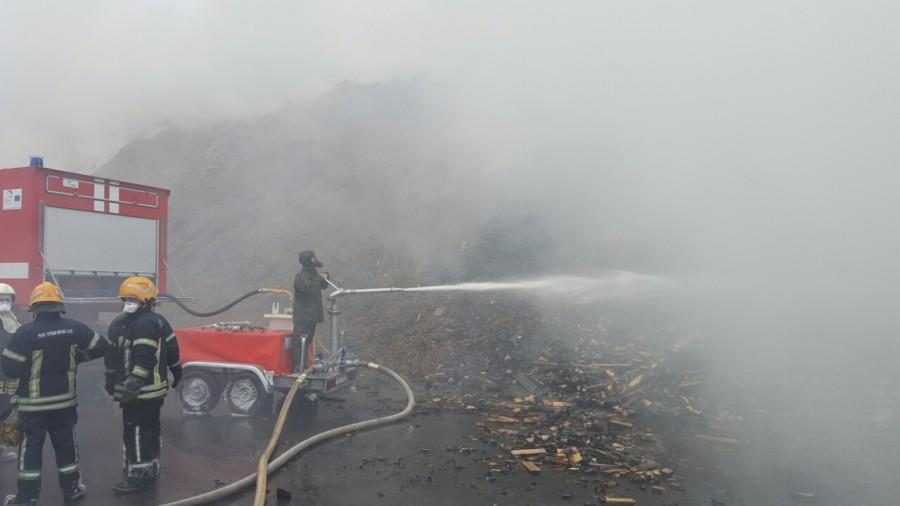 Ekstremali padėtis Radviliškyje išlieka, darbus stabdo pjuvenų kiekis 