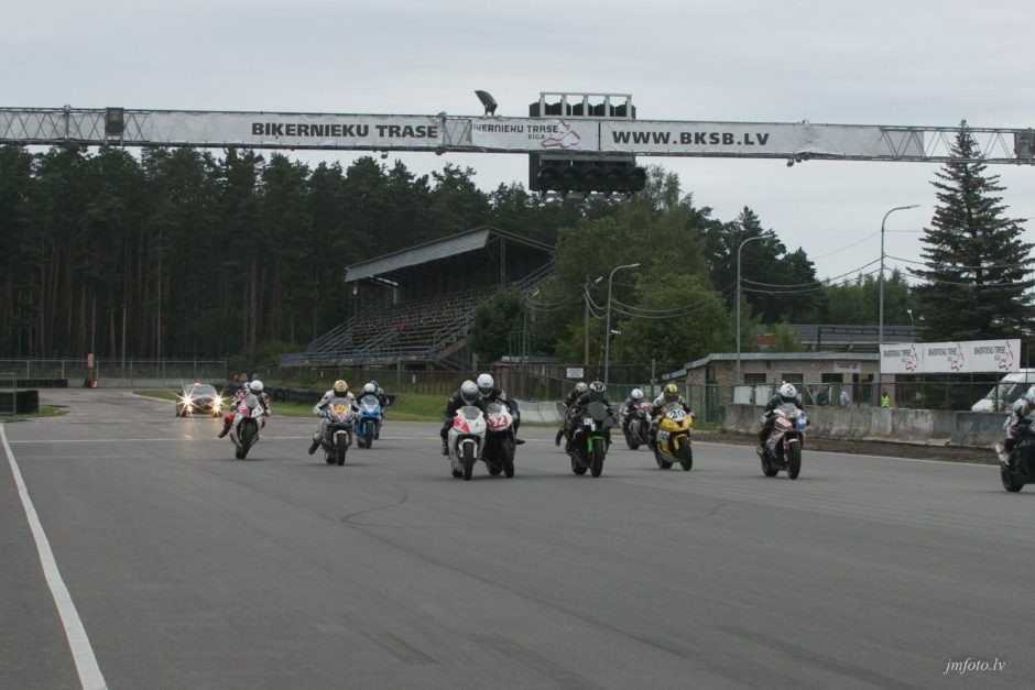 Lietuvos motociklininkų čempionatas įsibėgėja: maratonas keliasi į Estiją